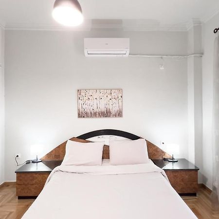 Cozy Cityscape Apartment In アテネ エクステリア 写真