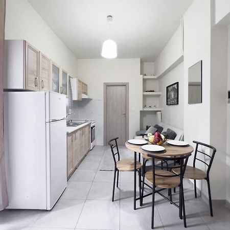 Cozy Cityscape Apartment In アテネ エクステリア 写真