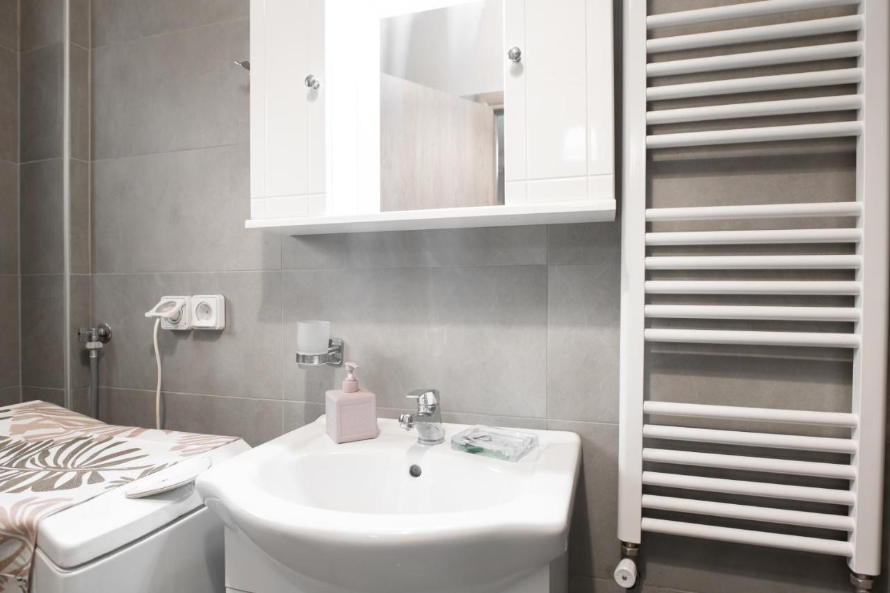 Cozy Cityscape Apartment In アテネ エクステリア 写真